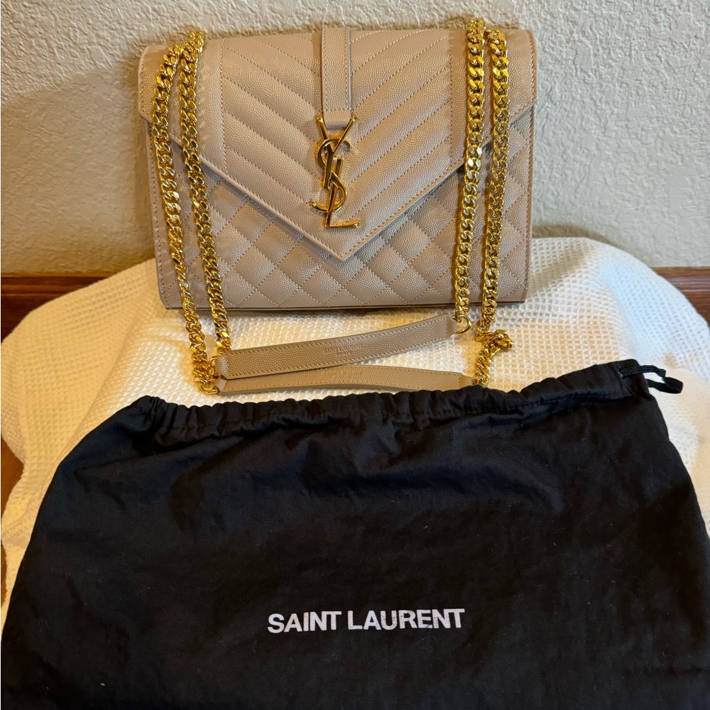 YSL- ENVELOPE MEDIUM IN QUILTED GRAIN DE POUDRE EMBOSSED LEATHER